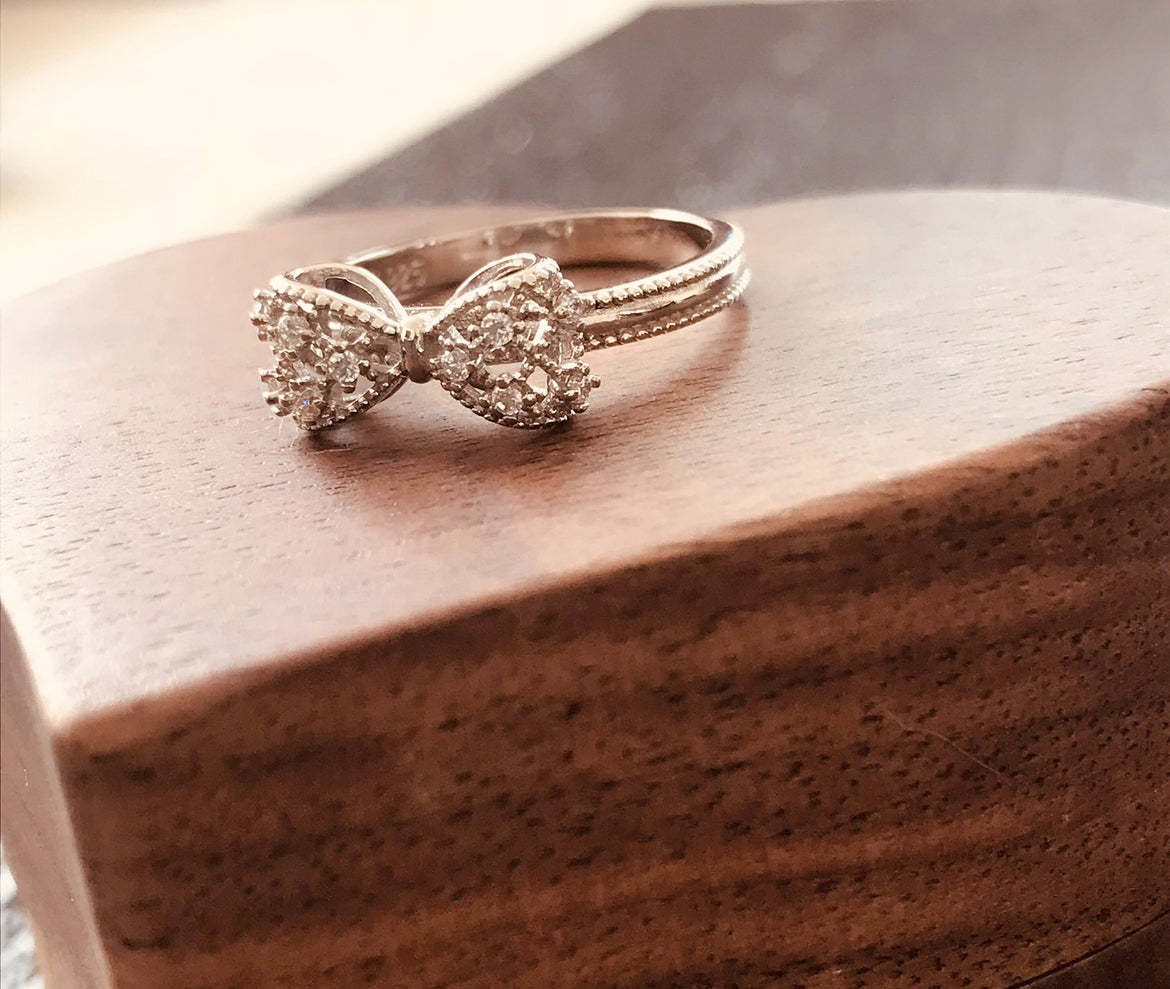 Anillo de Plata 925 con Zirconias modelo Moño