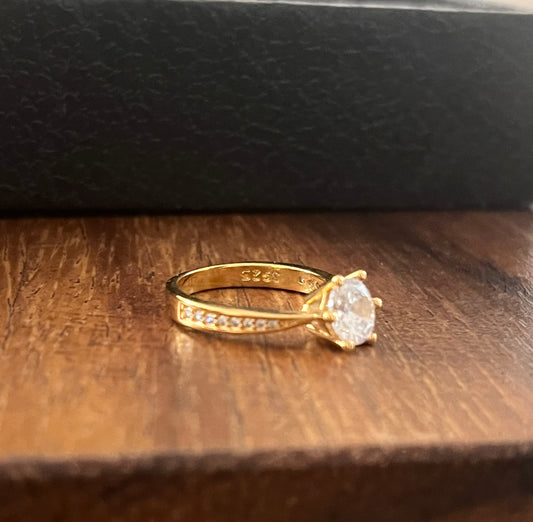 Anillo con 4 Baños de Oro 14k y Zirconias