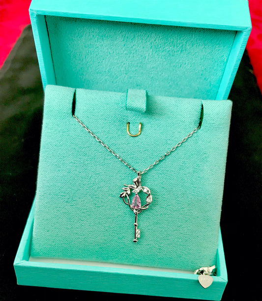 Dije de Plata 925 con Zirconias, modelo Llave, Inc. Cadena