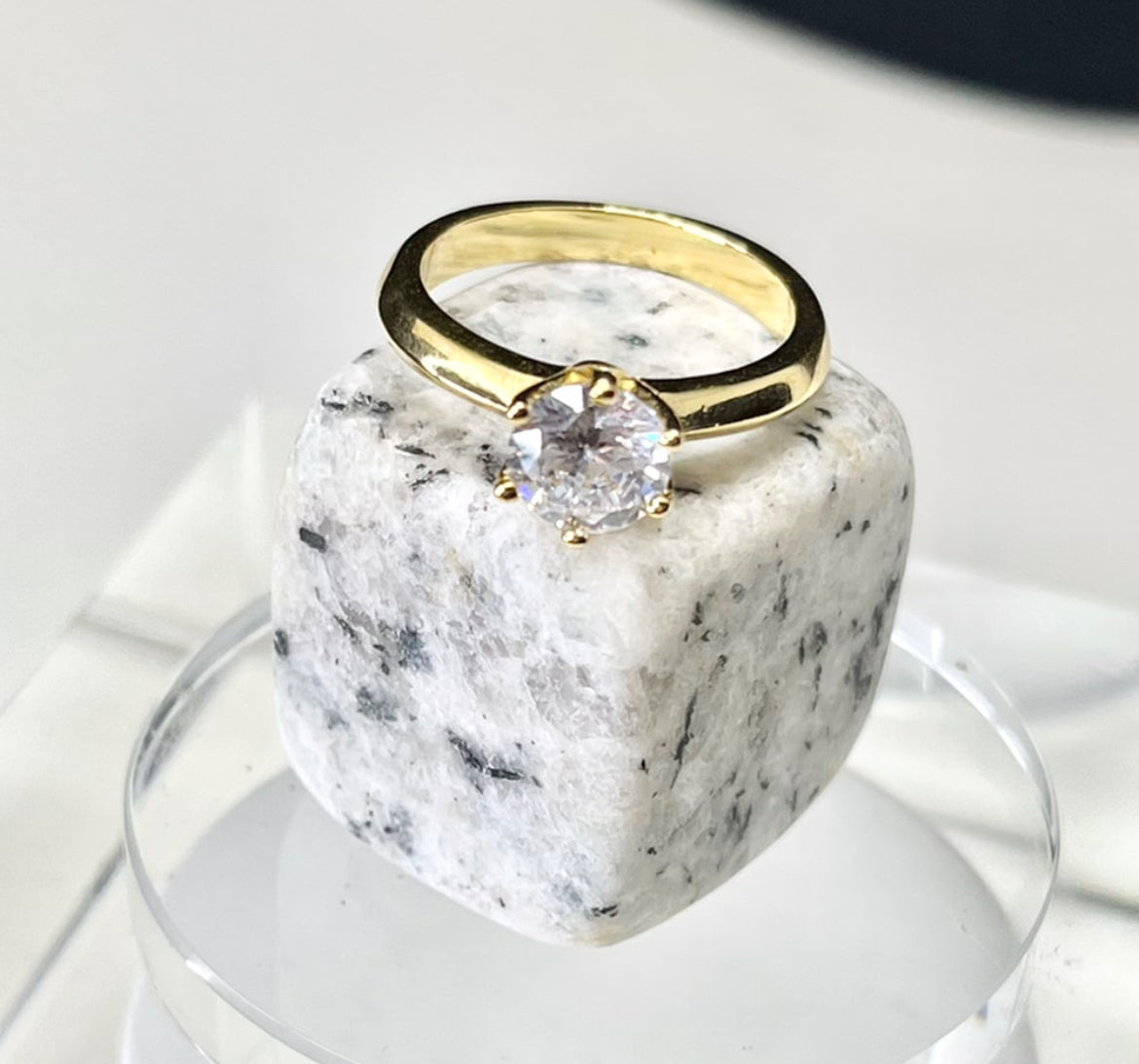 Anillo Solitario en Chapa de Oro 18k