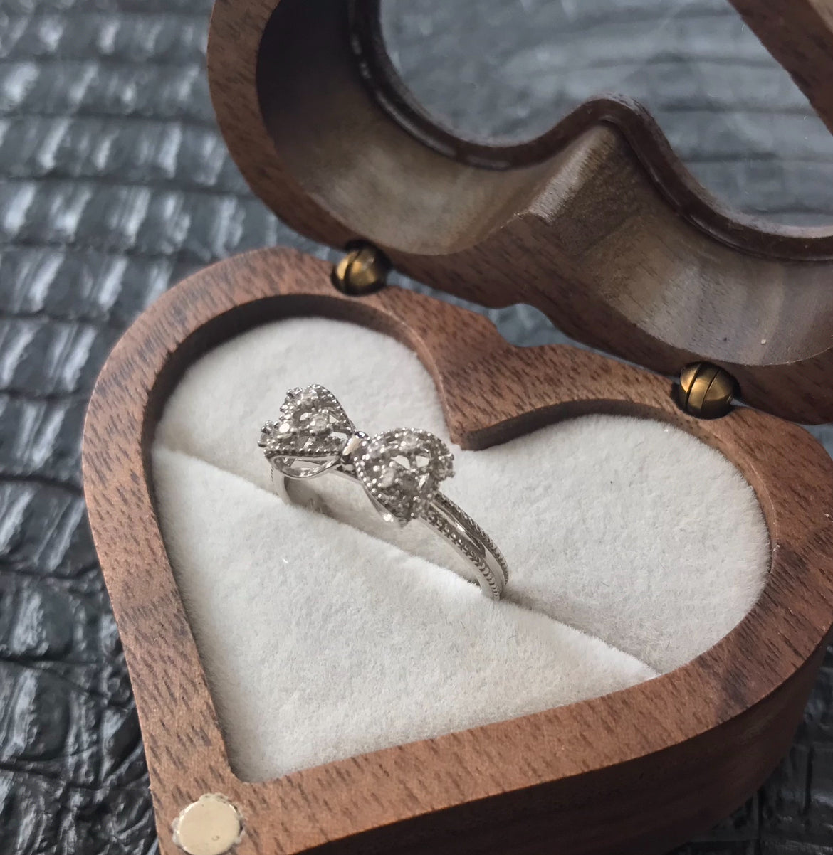 Anillo de Plata 925 con Zirconias modelo Moño