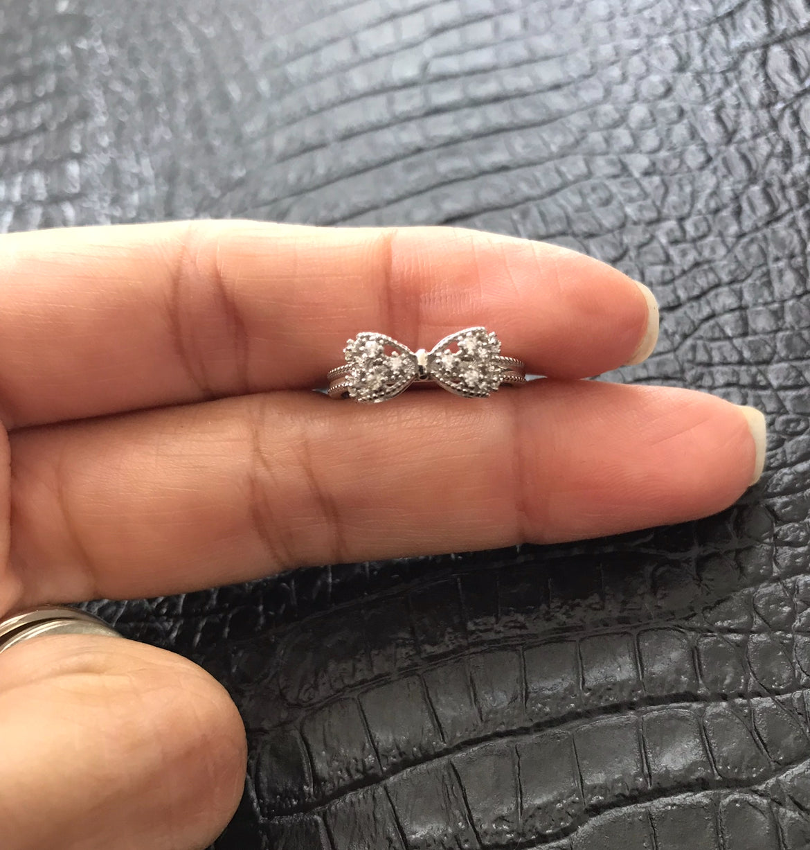 Anillo de Plata 925 con Zirconias modelo Moño