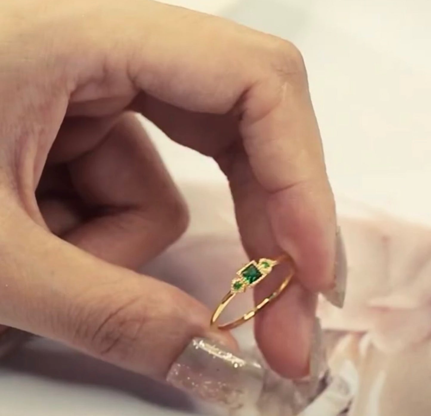 Anillo de Plata 925, bañada en Oro de 18k, con Zirconias
