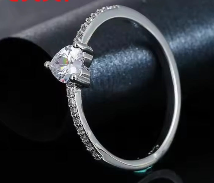Anillo de Plata 925 con Zirconias modelo Corazón