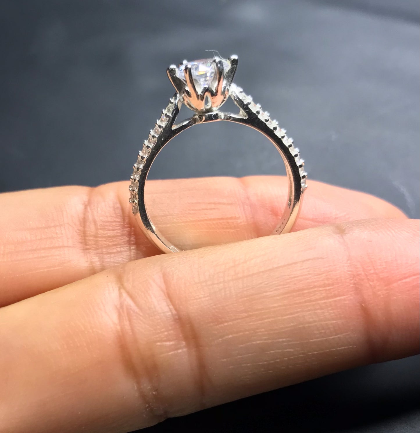 Anillo de Plata 925 con Zirconias
