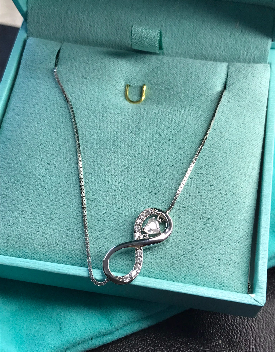 Collar de Plata 925 con Zirconias, modelo Infinito