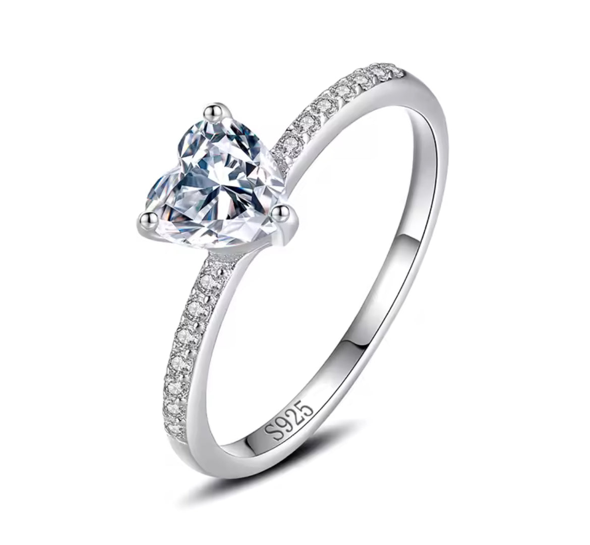 Anillo de Plata 925 con Zirconias modelo Corazón