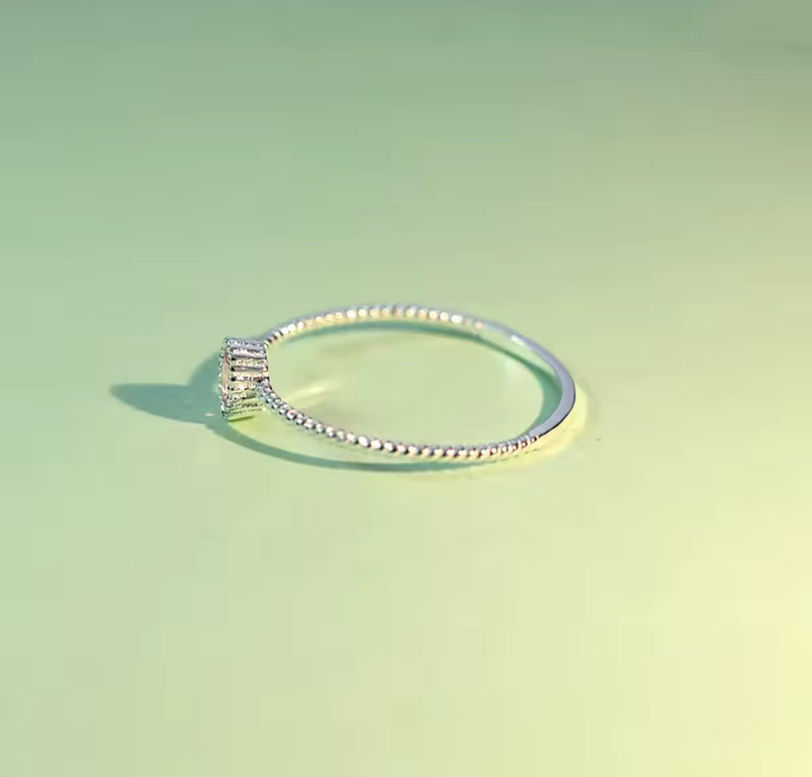 Anillo de Plata 925 con Zirconia modelo Minimalista