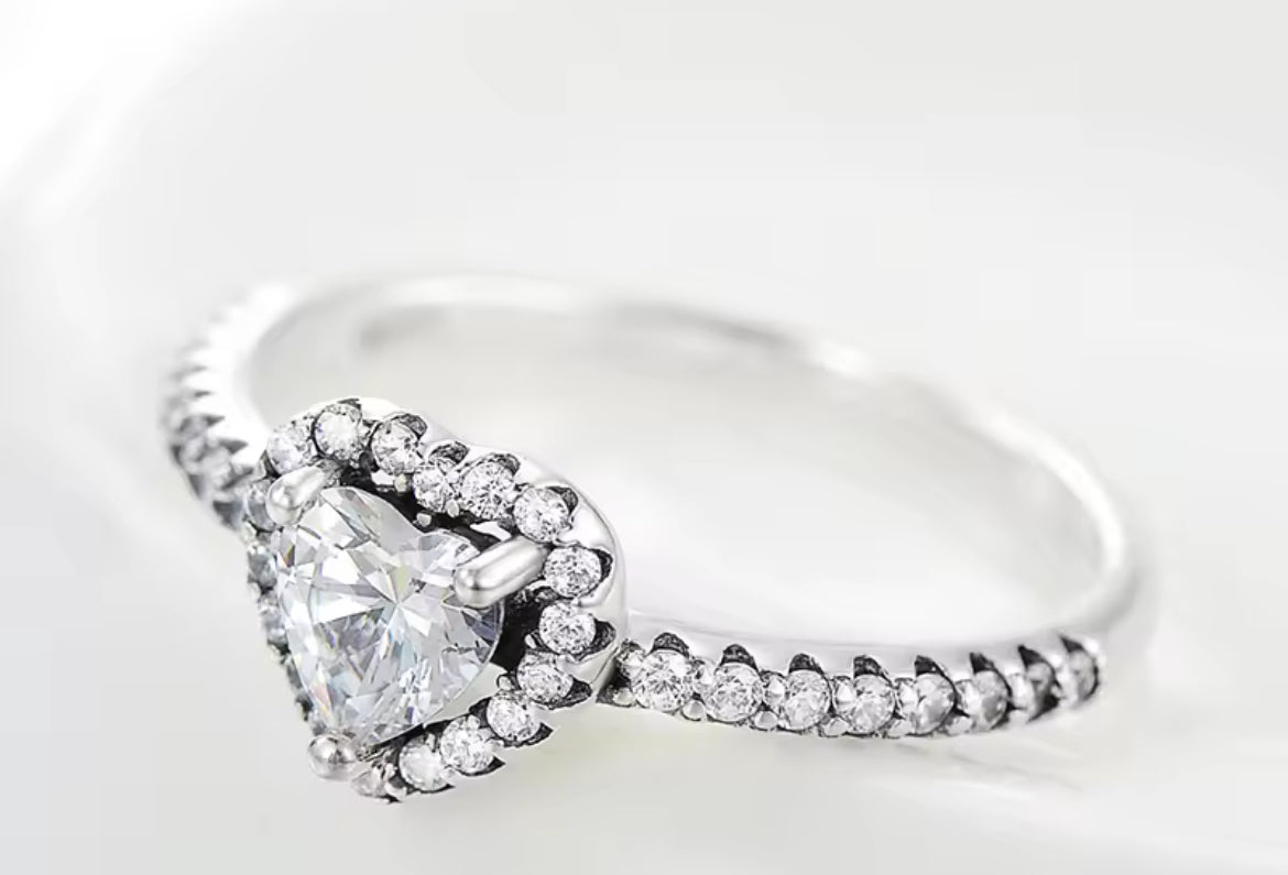 Anillo de Plata 925 con Zirconias modelo Corazón