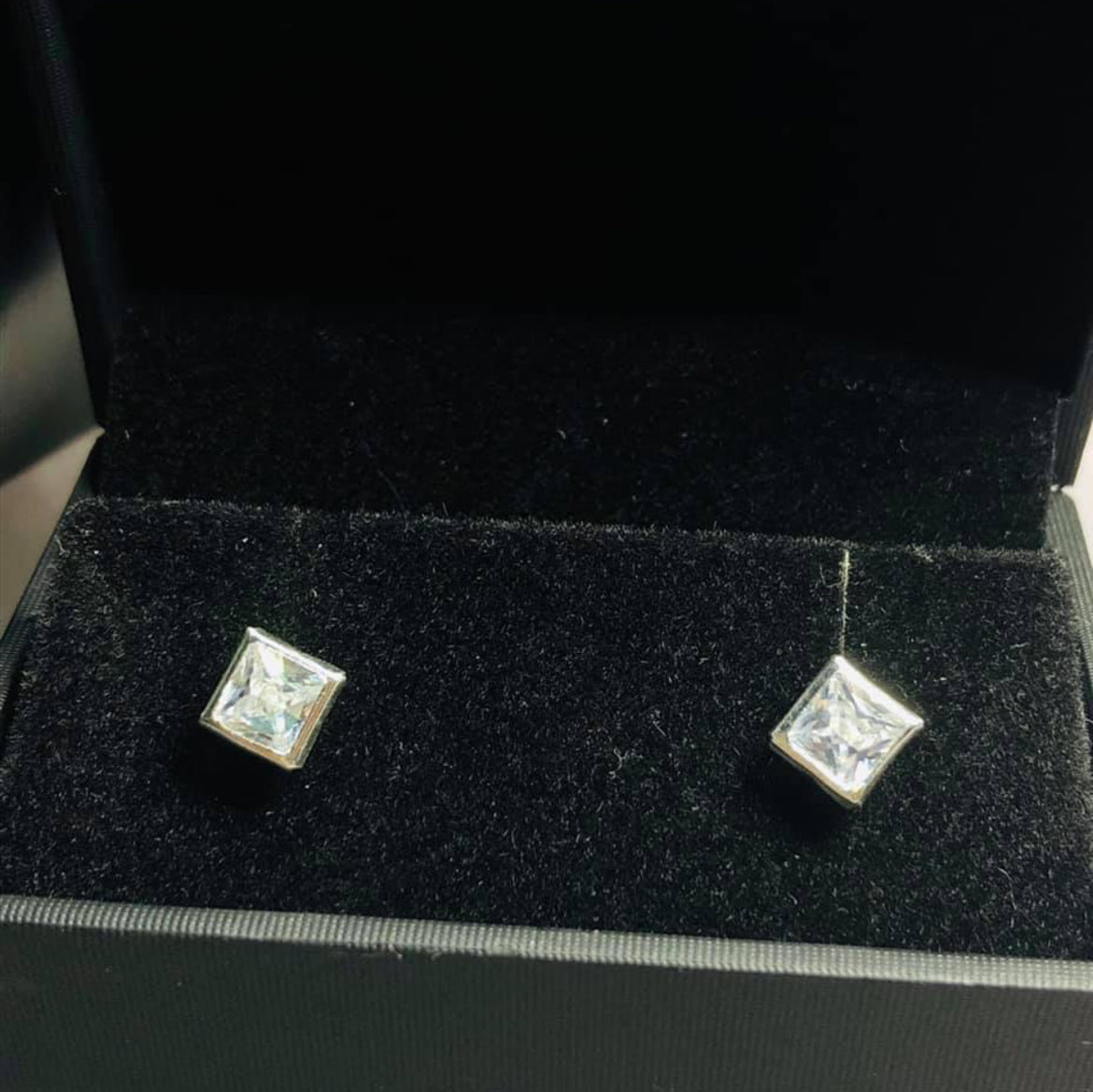 Broquel de Plata 925 con Zirconias medida 6mm