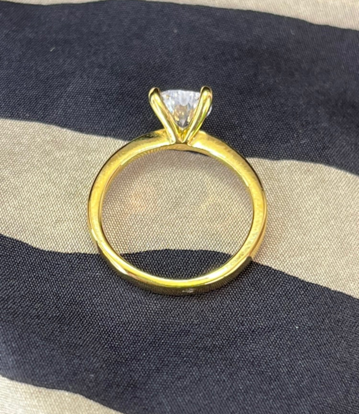 Anillo Solitario con 4 Baños de Oro 18k y Zirconia modelo Corazón