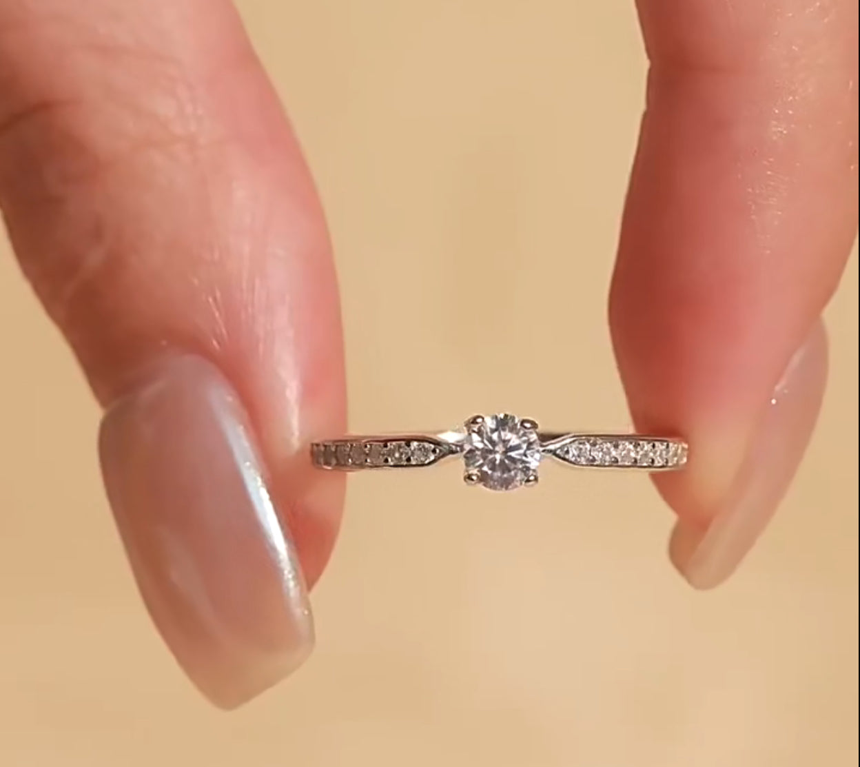 Anillo de Plata 925 con Moissanita Certificada