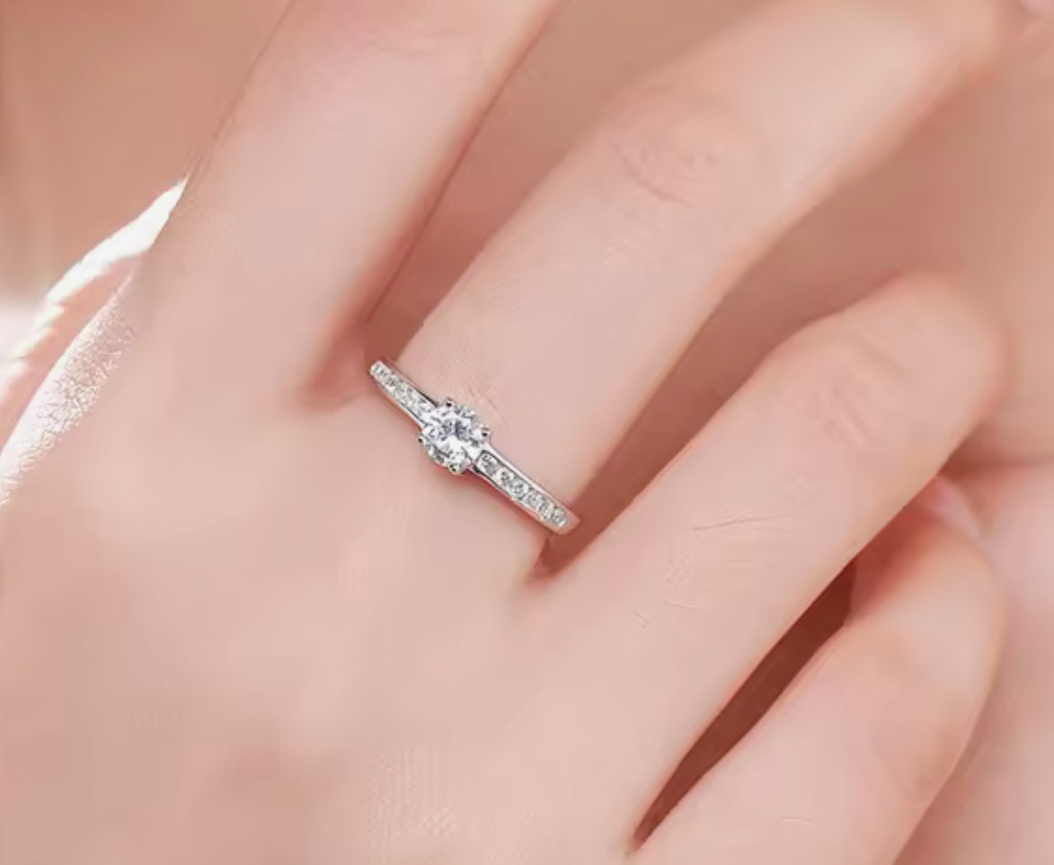 Anillo de Plata 925 con Zirconias