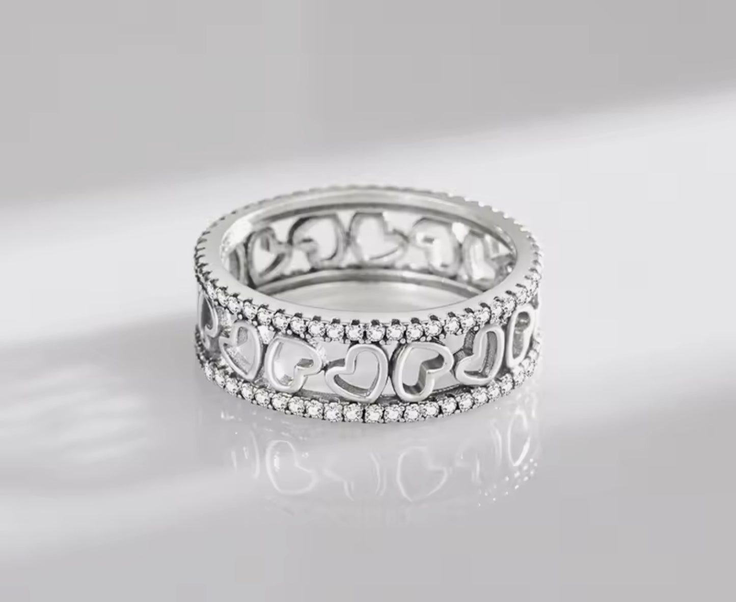 Argolla de Plata 925 con Zirconias, modelo Corazón