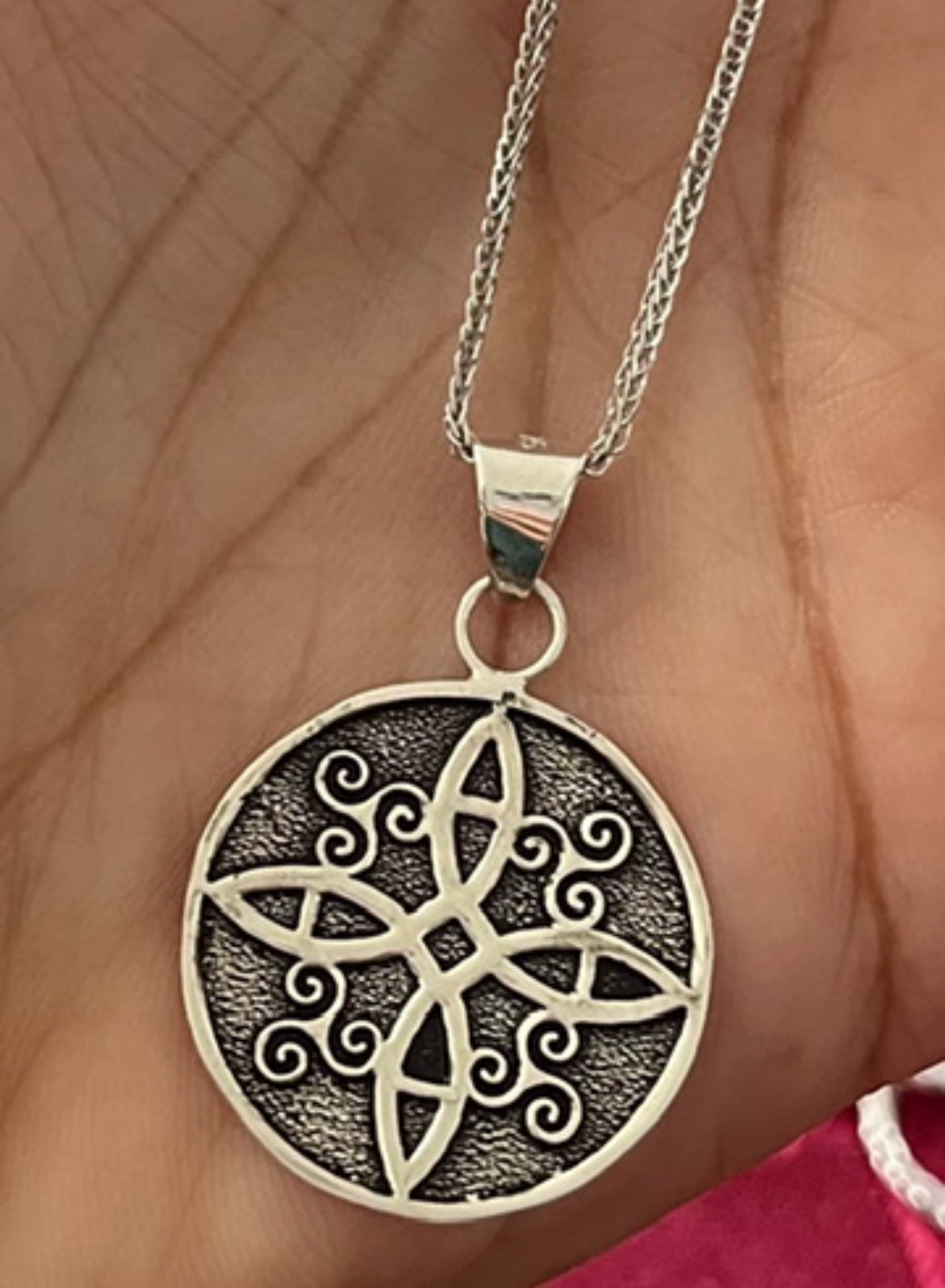 Dije con Cadena de Plata 925 modelo Nudo de Bruja