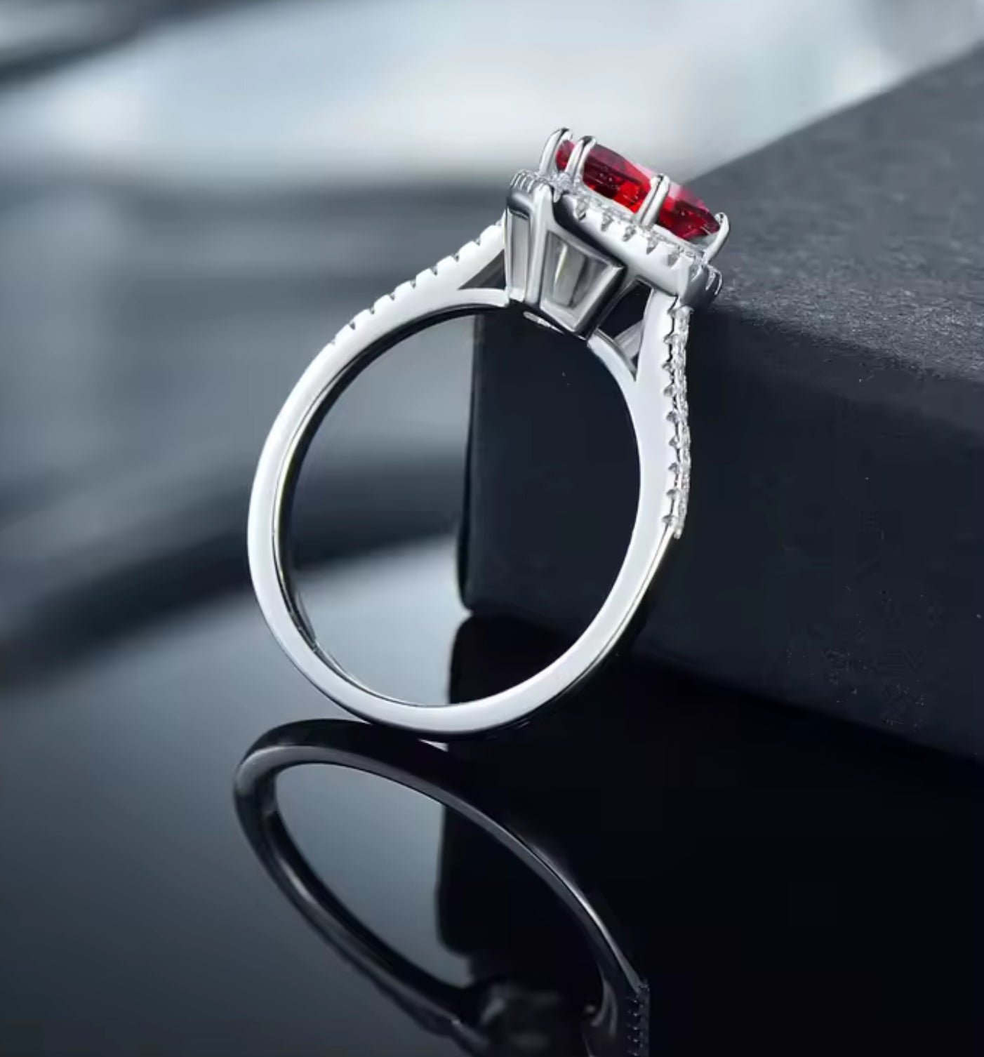 Anillo de Plata 925 con Zirconias modelo Corazón
