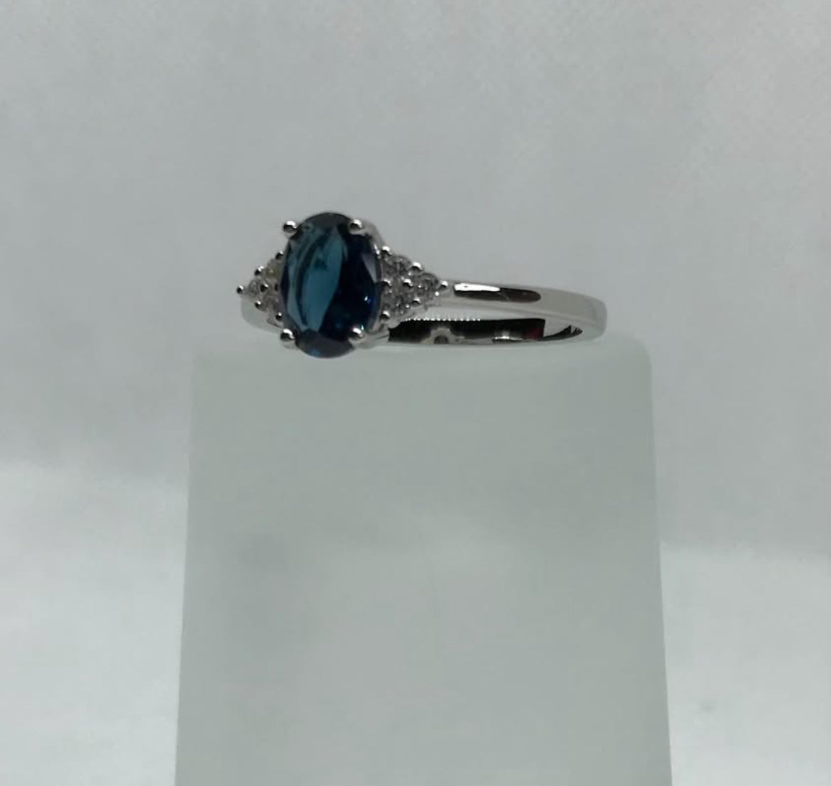 Anillo de Plata 925 con Tanzanita