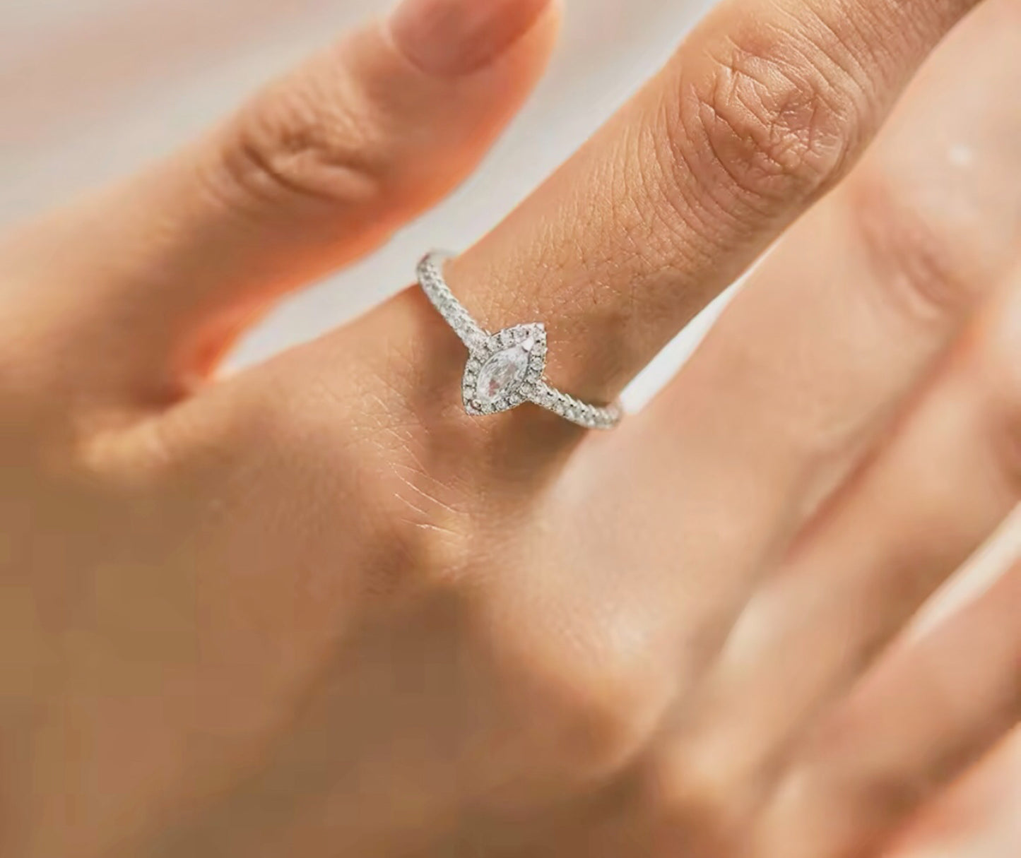 Anillo de Plata 925 con Zirconias