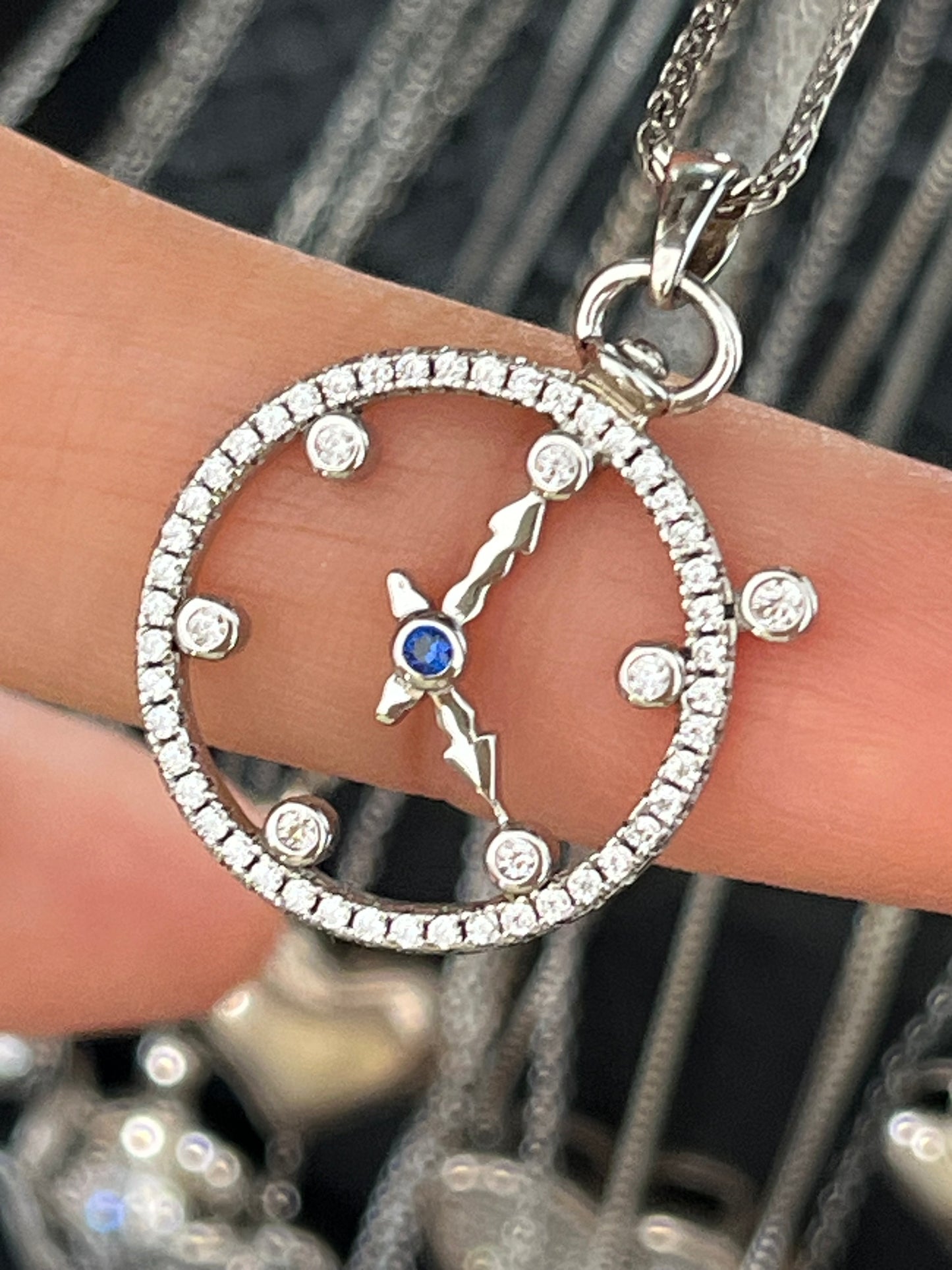 Dije y Cadena de Plata 925 con Zirconias modelo Reloj