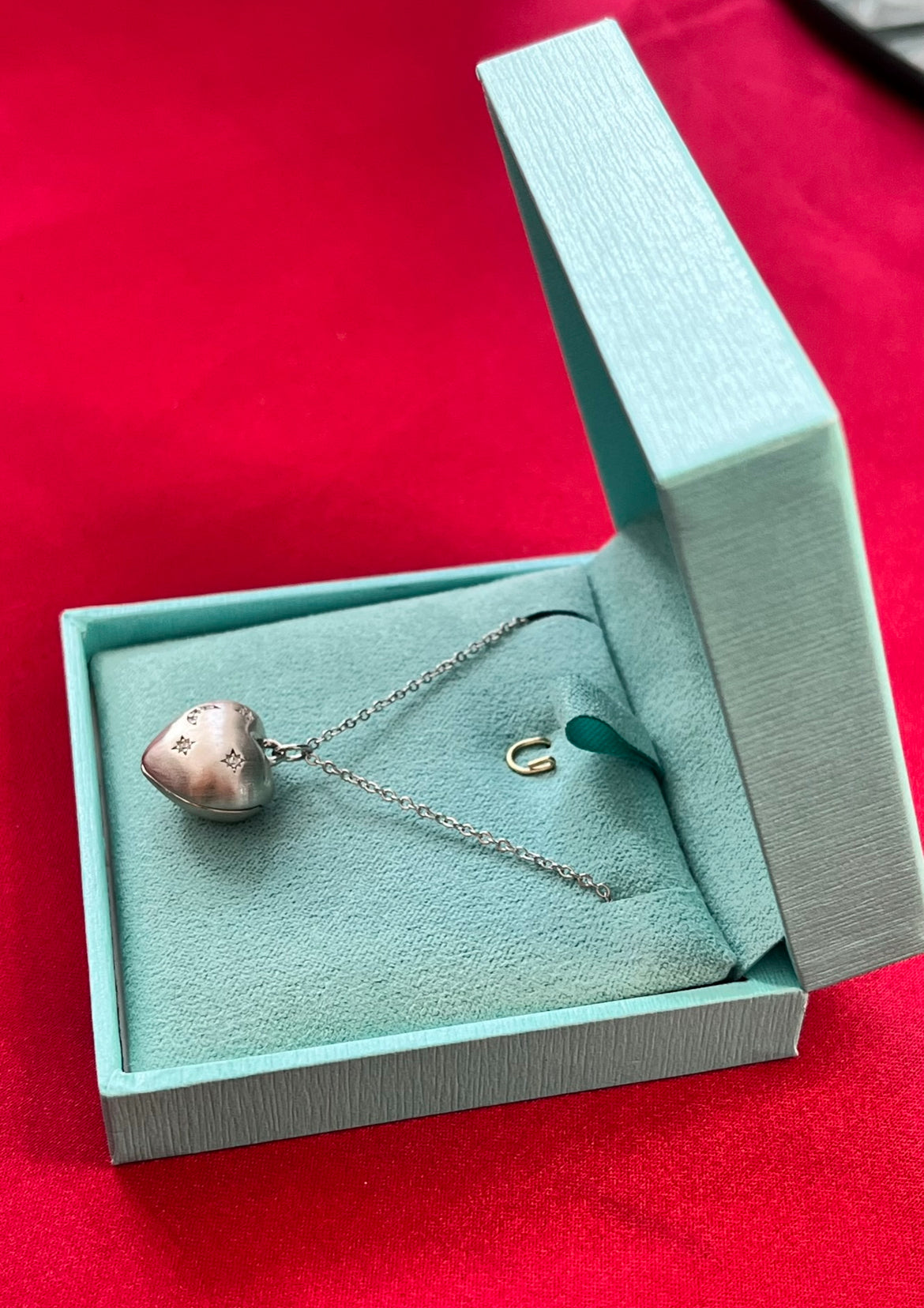 Relicario de Plata 925 con Zirconias, grabado “Tienes mi Corazón “