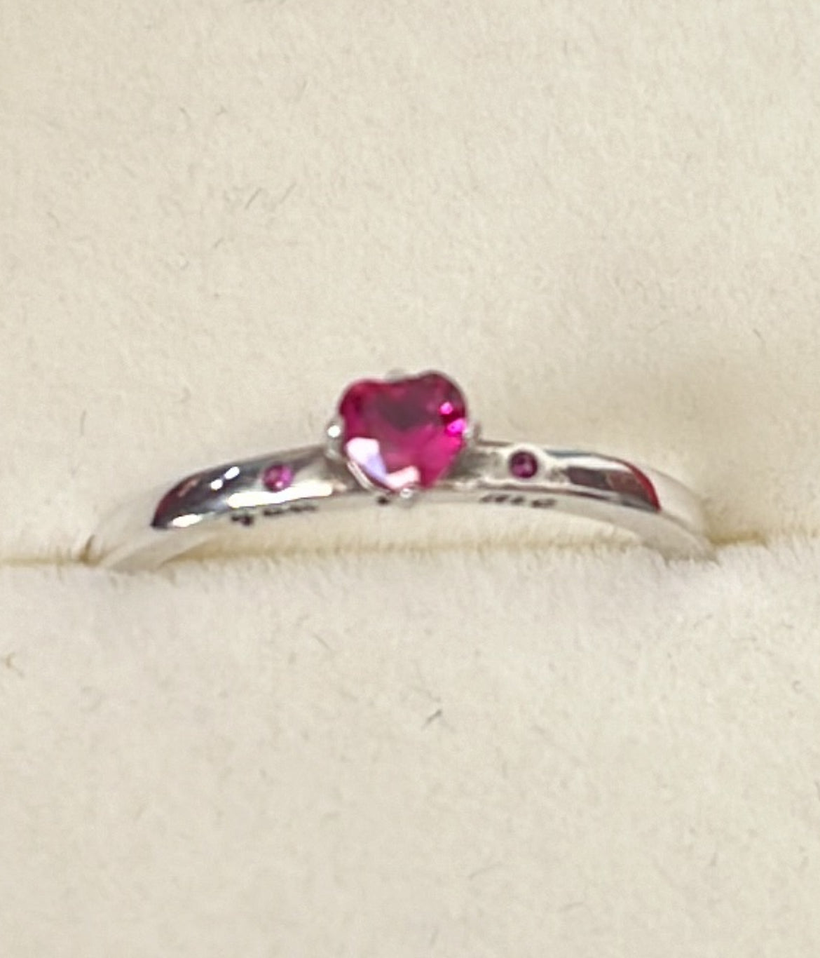 Anillo de Plata 925 con Zirconia modelo Corazón GRABADO “Tu y Yo”