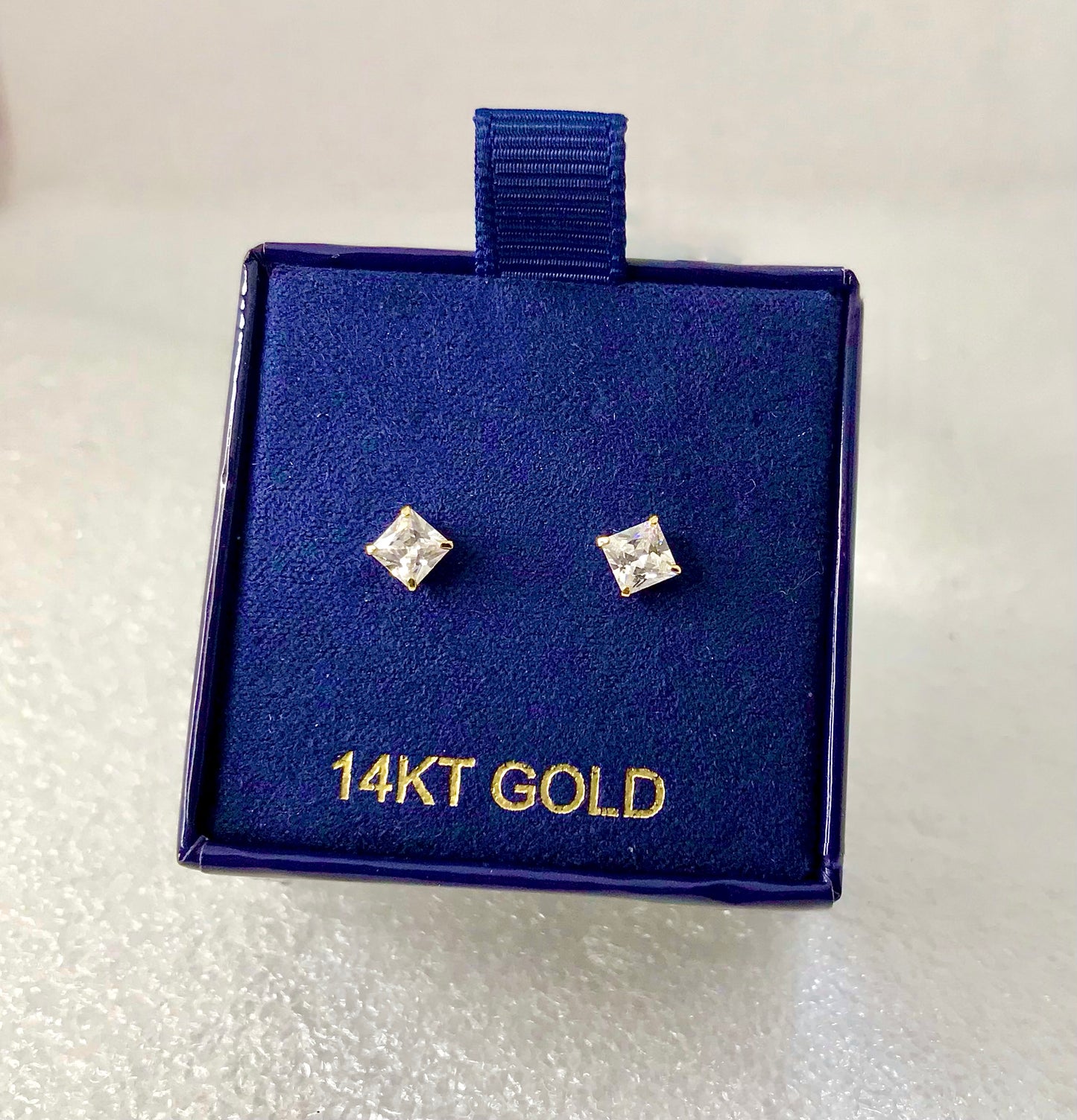 Broqueles de Oro 14k con Zirconias Corte Princesa
