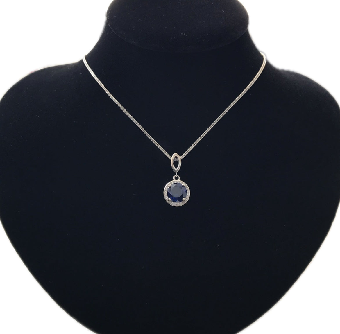 Dije y Cadena de Plata 925 con Zirconias