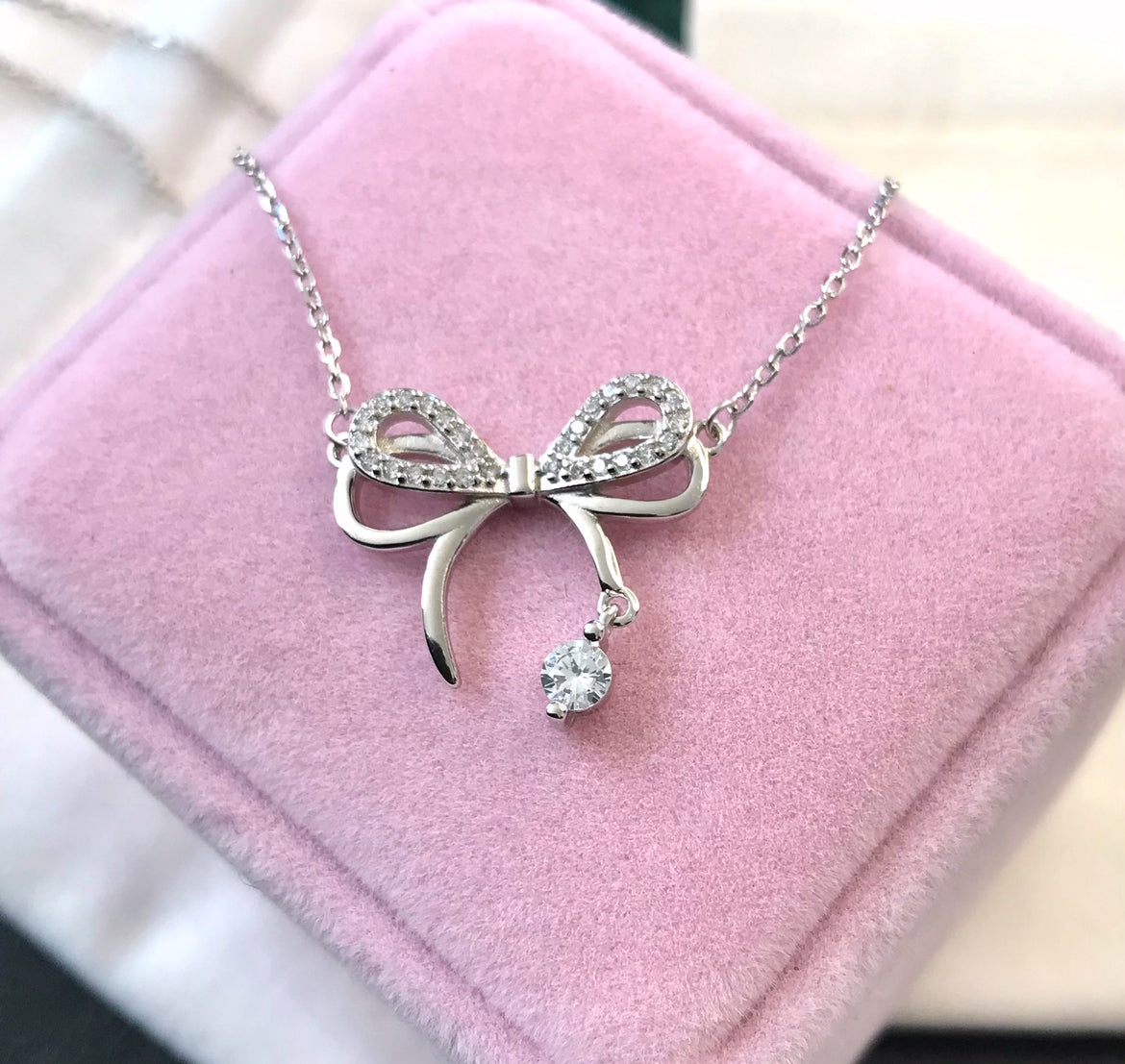 Collar de Plata 925 y Zirconias, modelo Moño