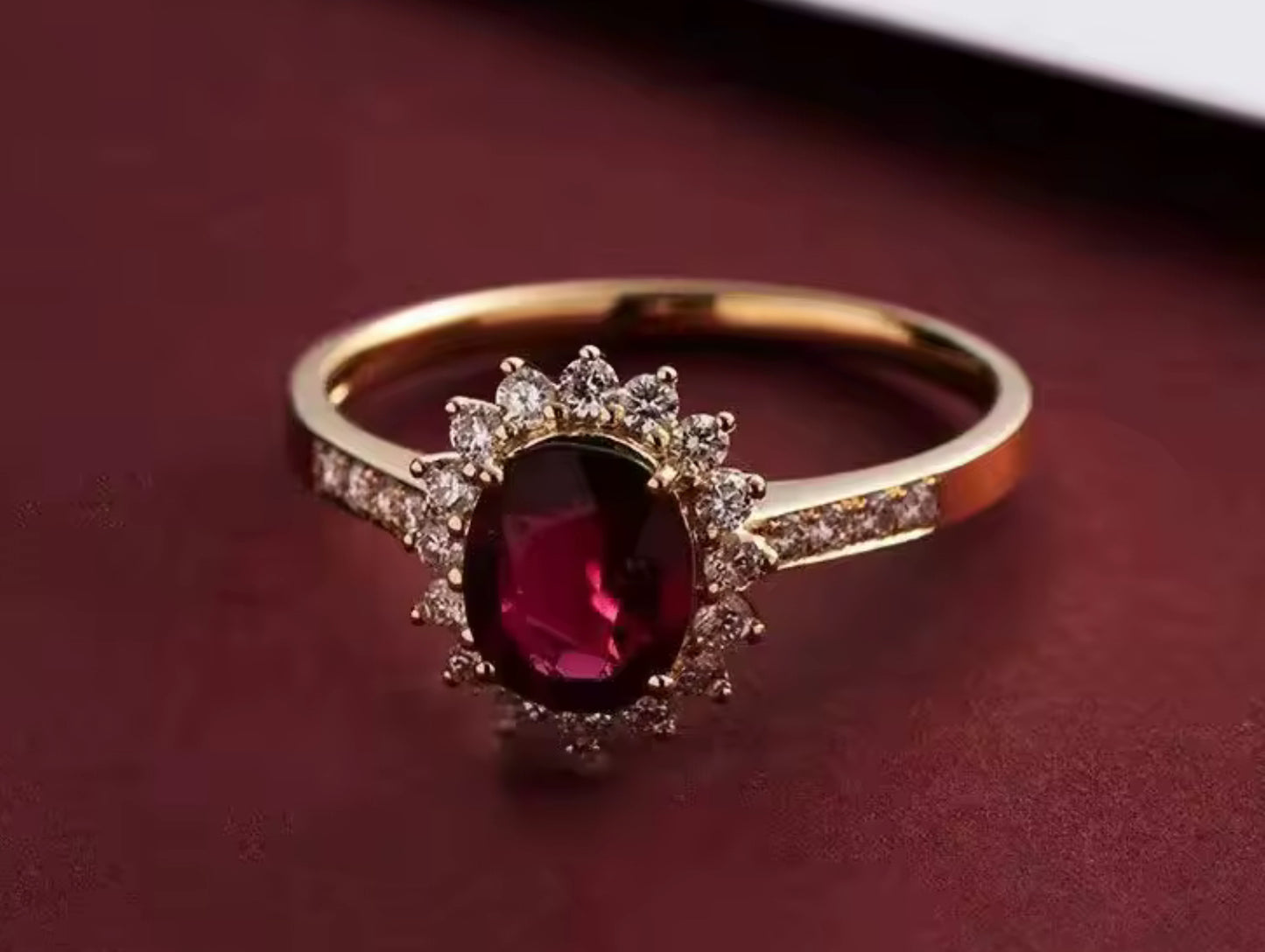 Anillo de Plata 925 bañado en Oro de 18k, con Granate y Zirconias