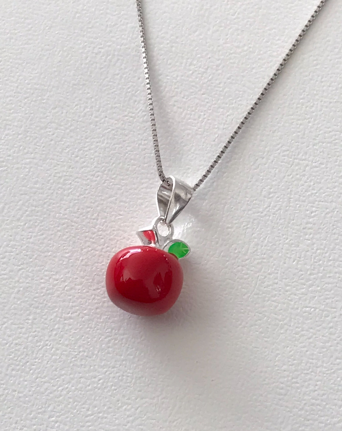 Dije y Cadena de Plata 925 modelo Manzana