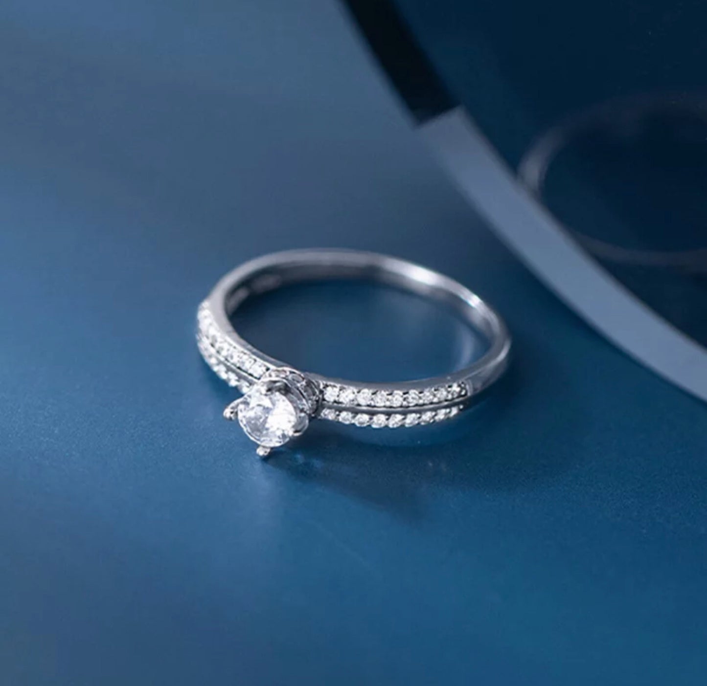 Anillo de Plata 925 con Zirconias