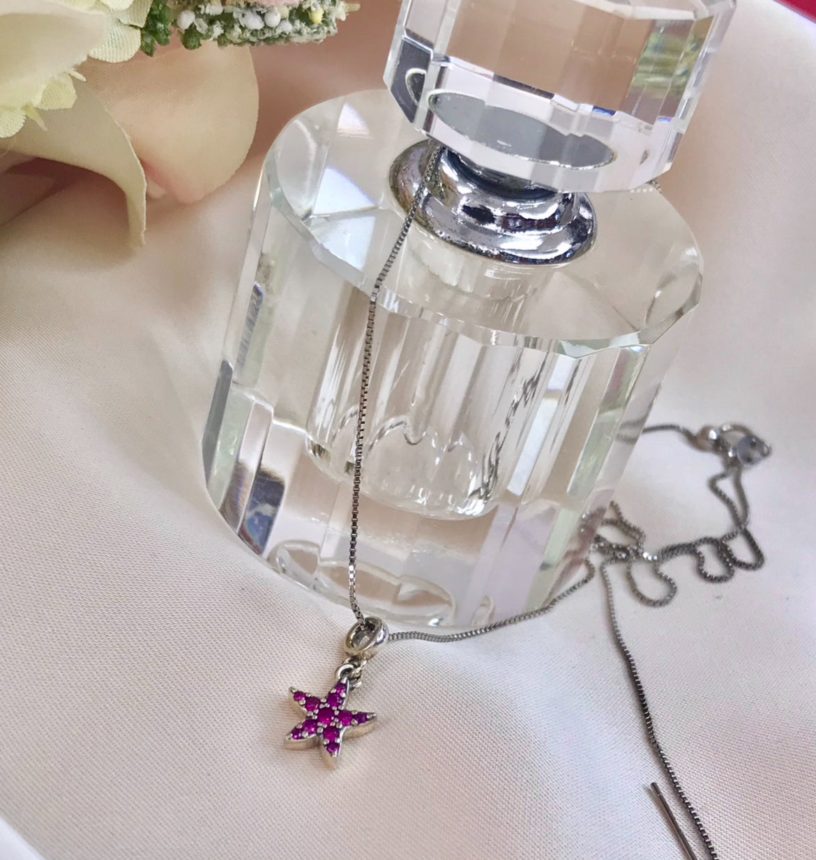 Dije y Cadena de Plata 925 con Zirconias modelo Estrella de Mar Minimalista