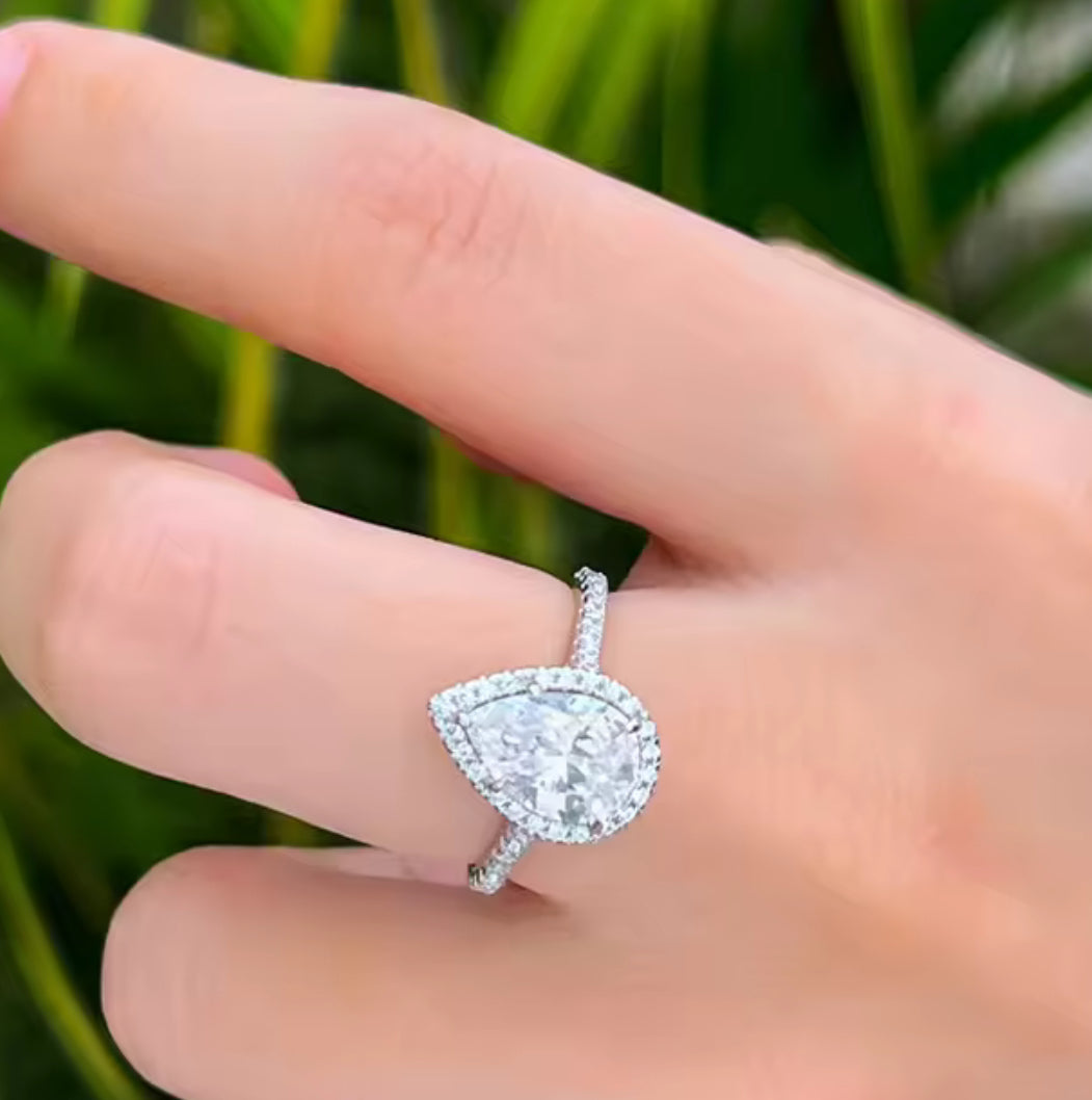 Anillo de Plata 925 con Zirconias modelo Pera