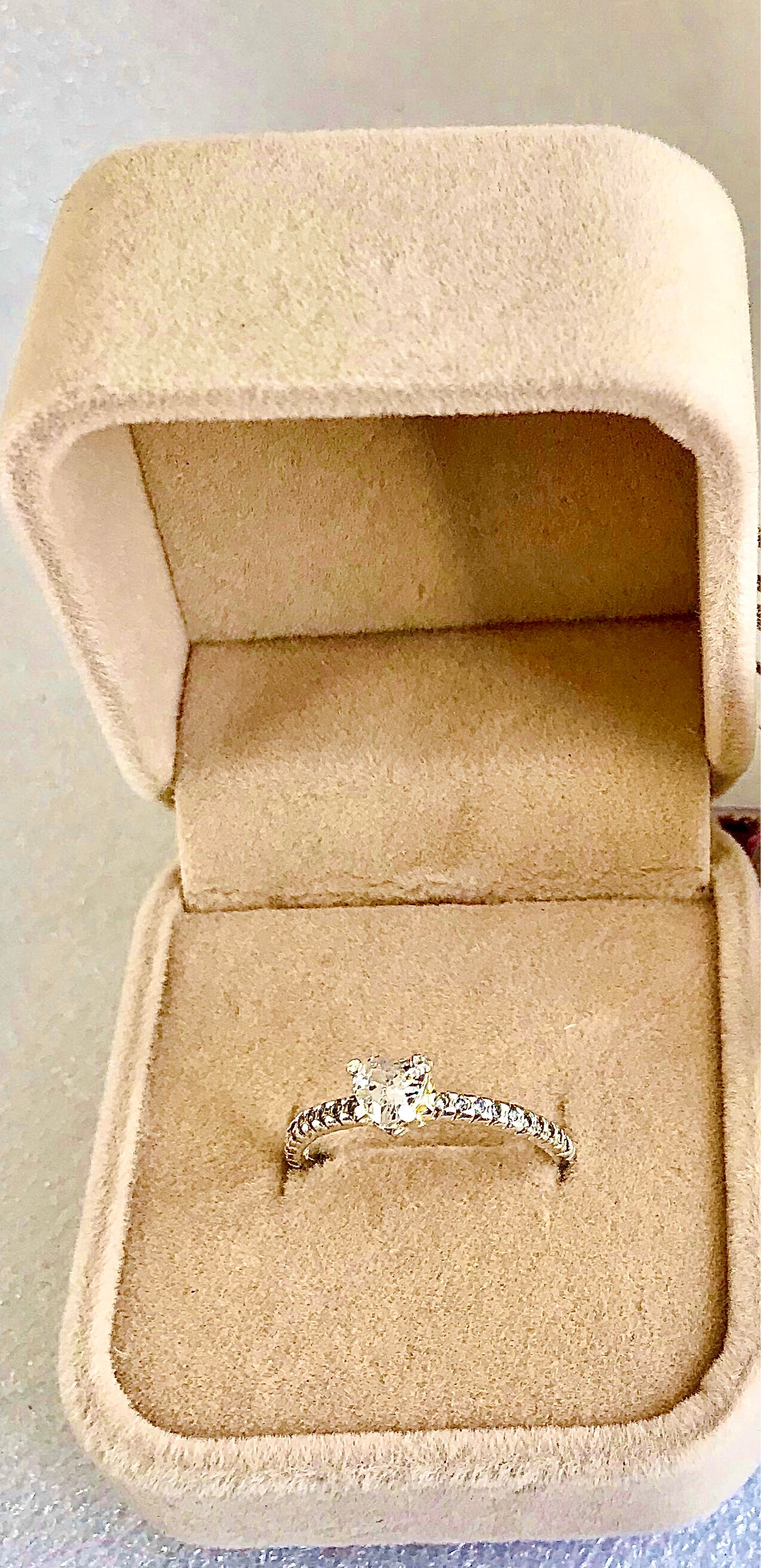Anillo de Plata 925 con Zirconias modelo Corazón