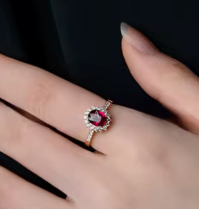 Anillo de Plata 925 bañado en Oro de 18k, con Granate y Zirconias