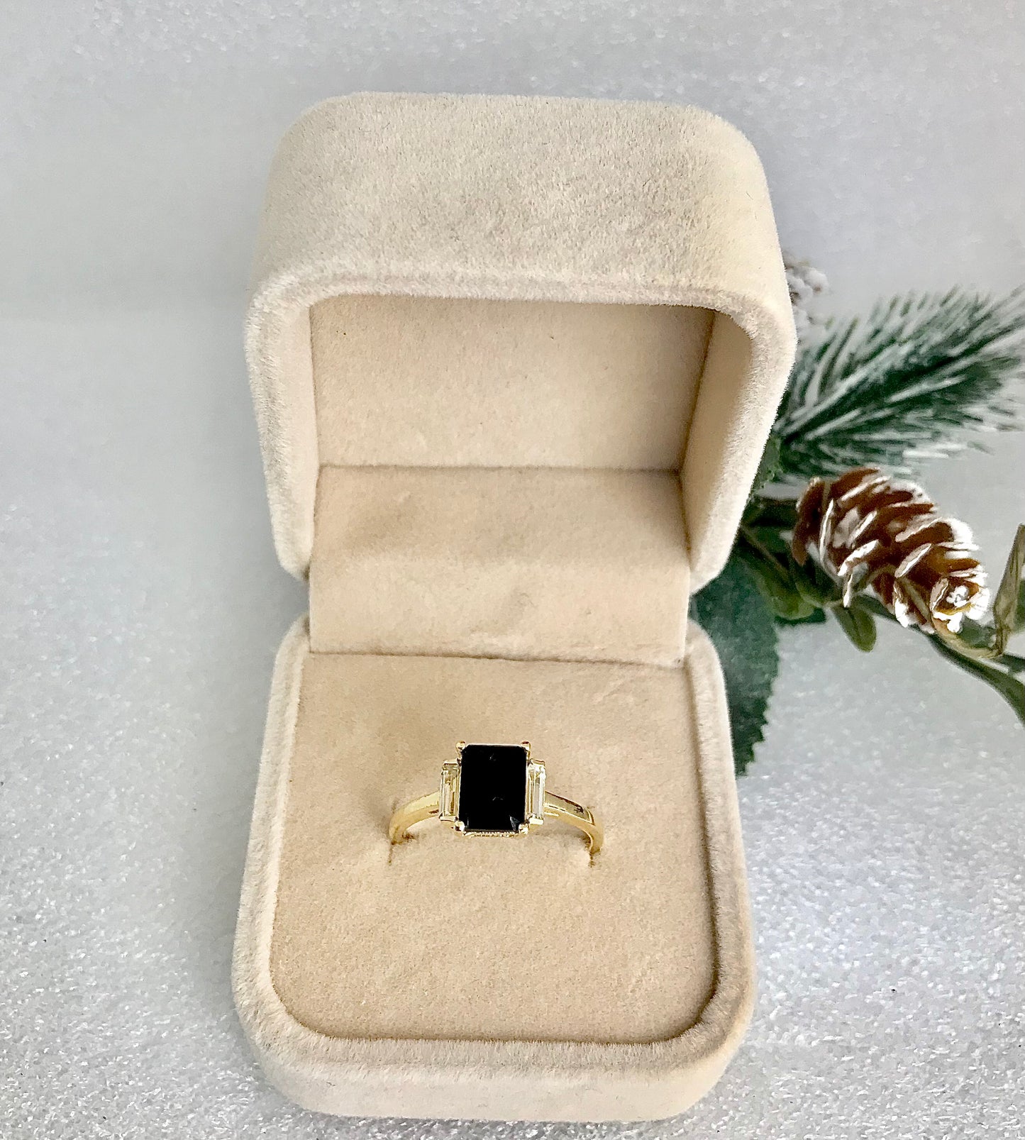 Anillo de Plata 925 con Chapa de Oro 14k, Onyx Natural, y Zirconias