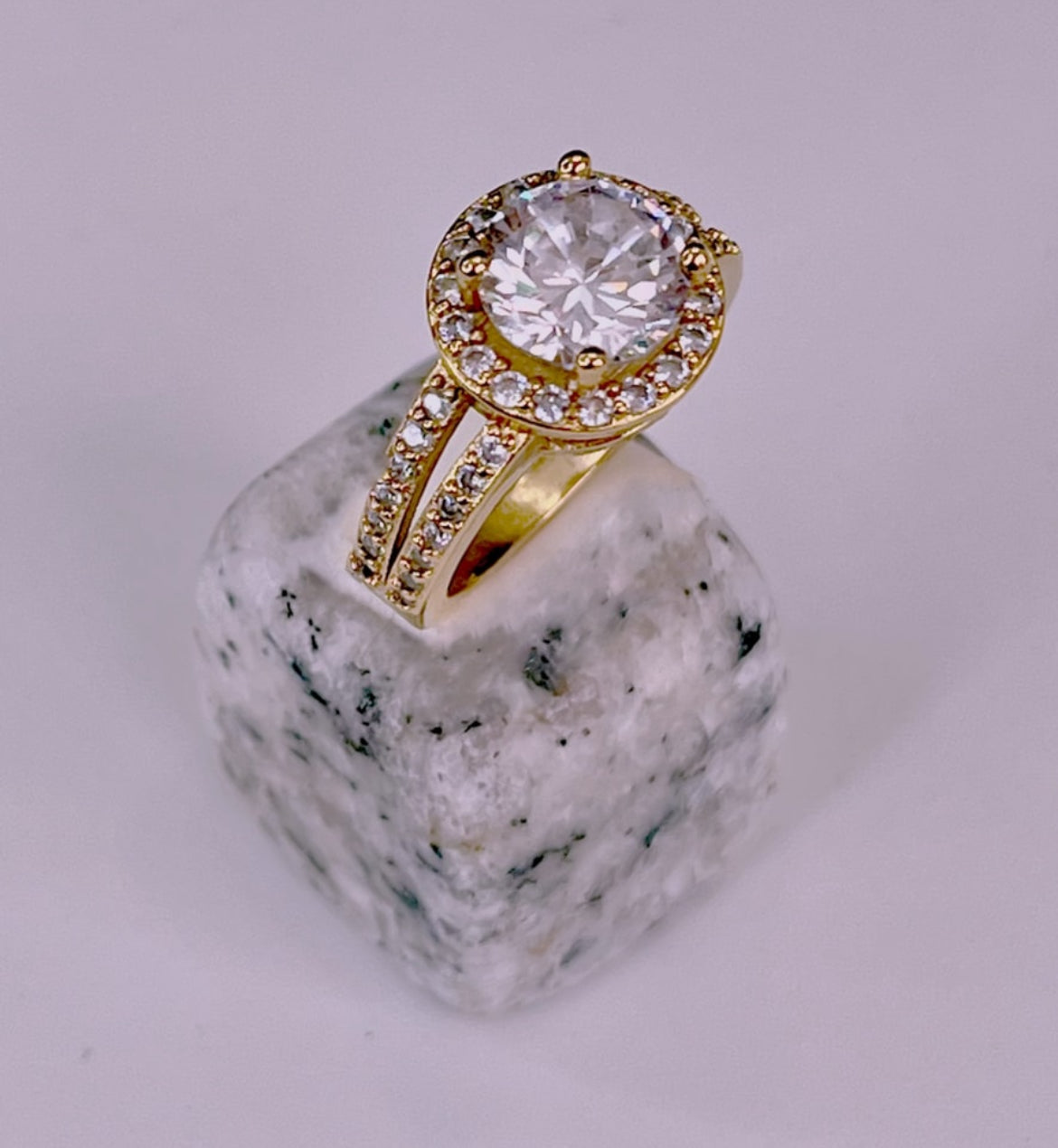Anillo en Chapa de Oro 18k con Zirconias