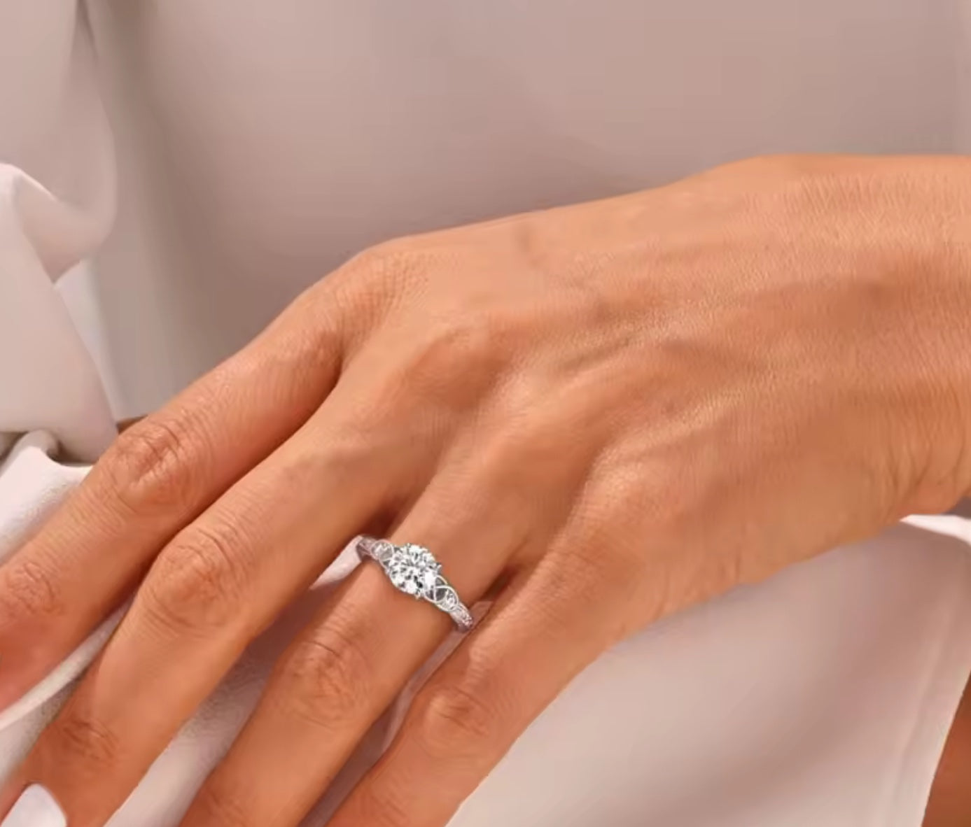 Anillo de Plata 925 con Moissanita Certificada