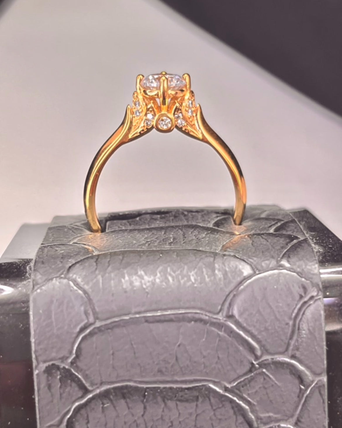 Anillo en Chapa de Oro 18k, modelo Cisne