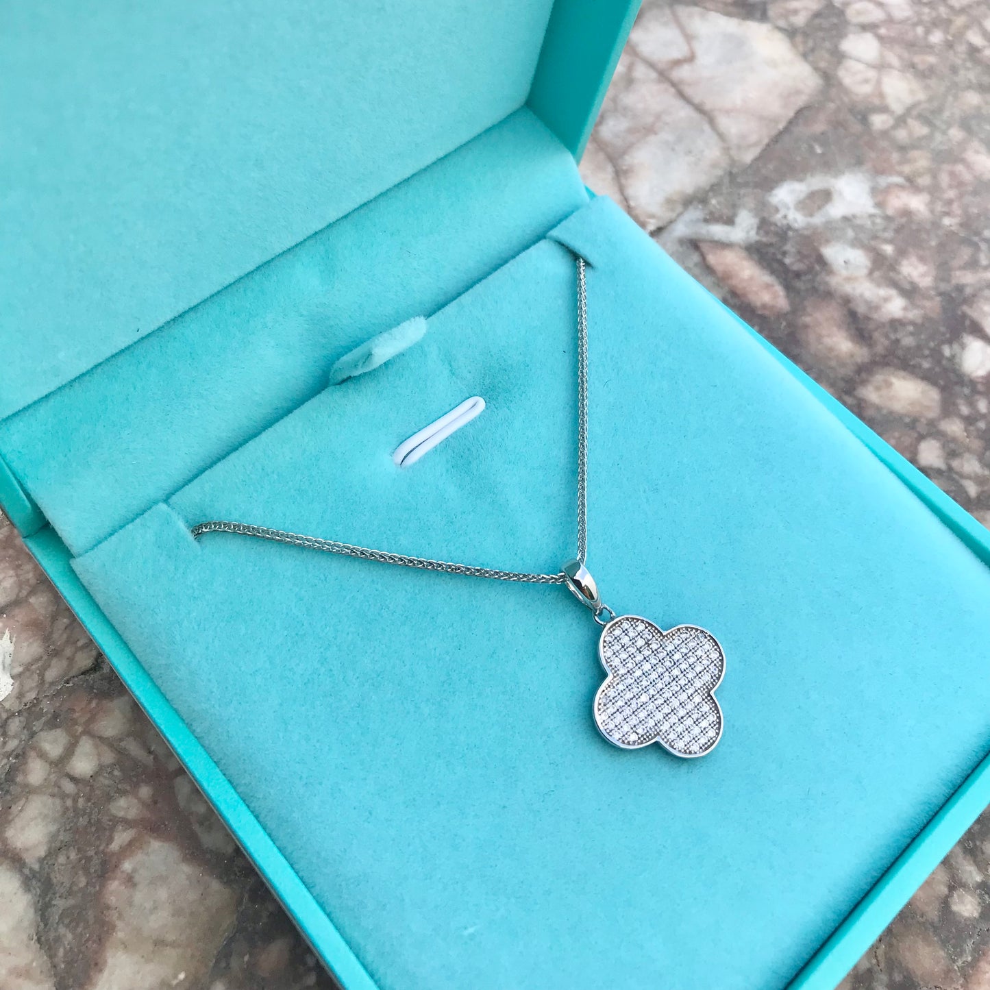 Dije y Cadena de Plata 925 con Zirconias modelo Trébol Van Cl e e f