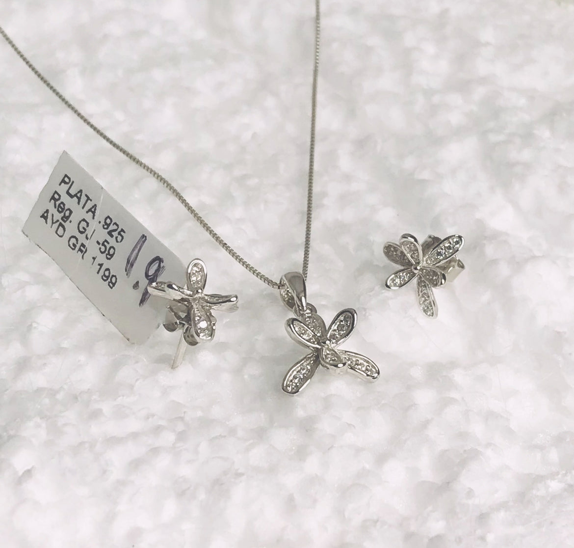 Juego de Cadena, Dije, y Aretes de Plata 925 con Zirconias, modelo Libélulas