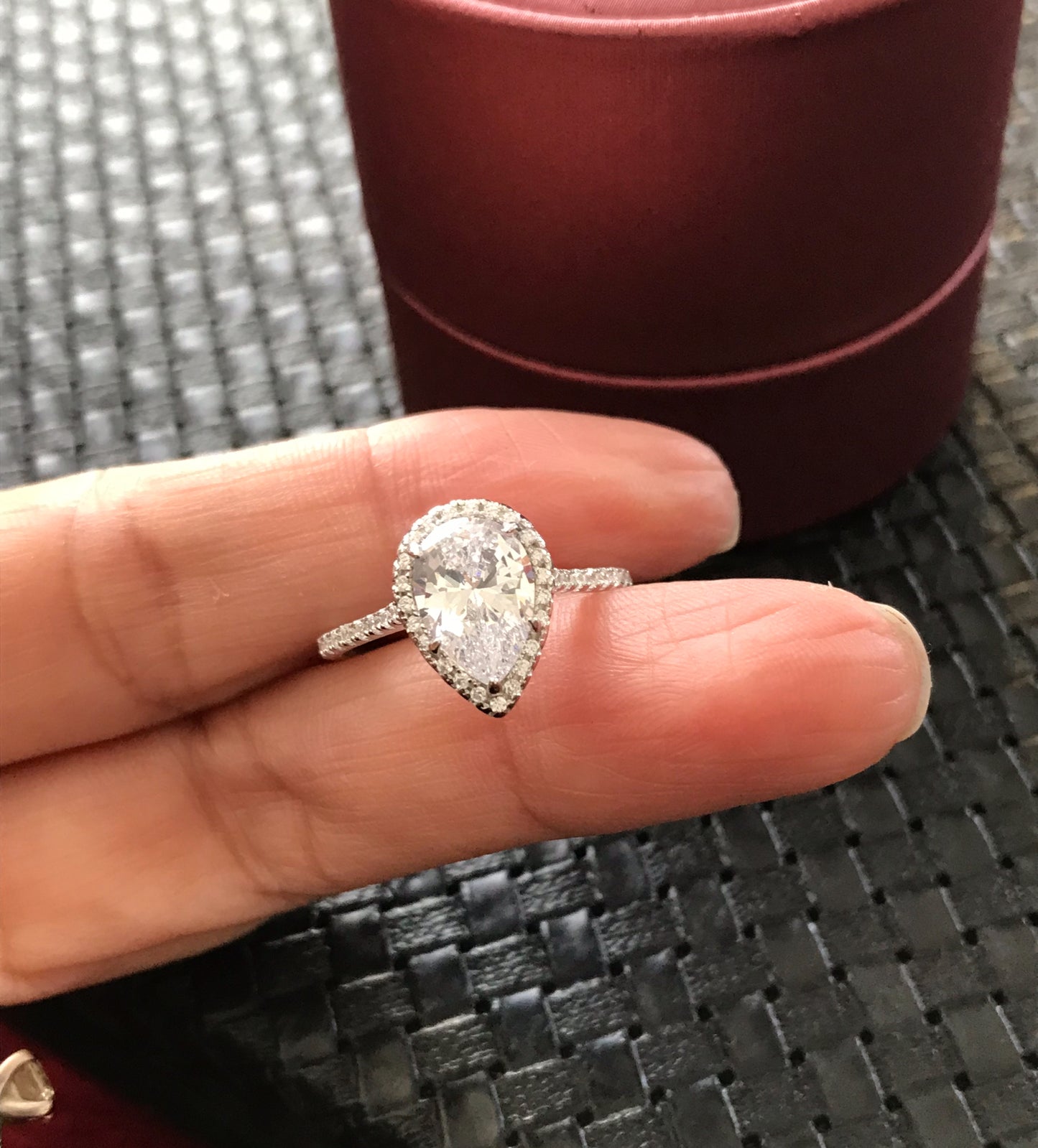 Anillo de Plata 925 con Zirconias modelo Pera
