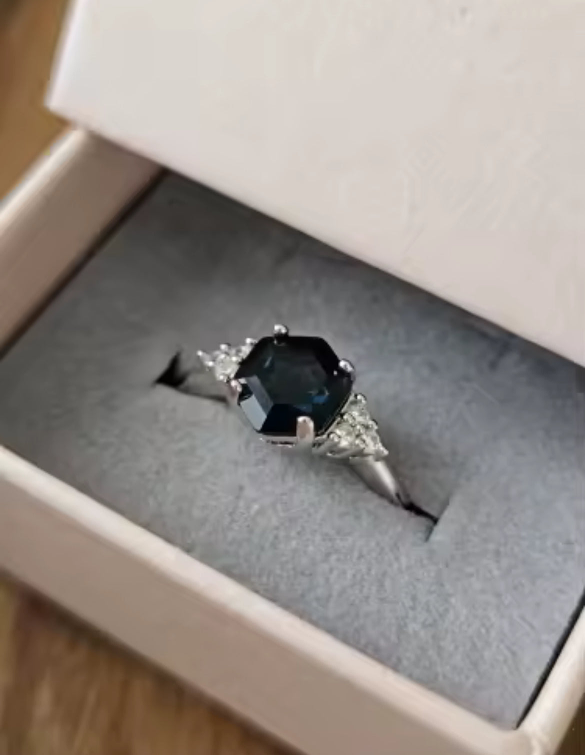 Anillo de Plata 925 con Zirconia corte Hexagonal