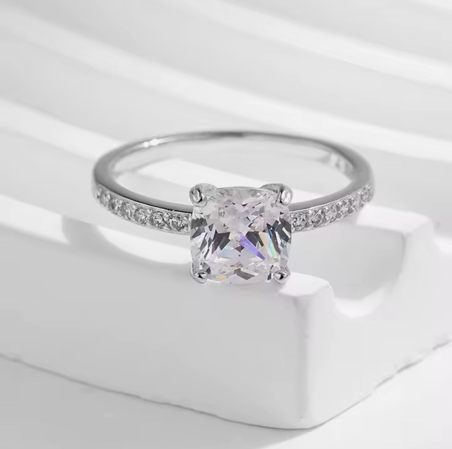 Anillo de Plata 925 con Zirconias