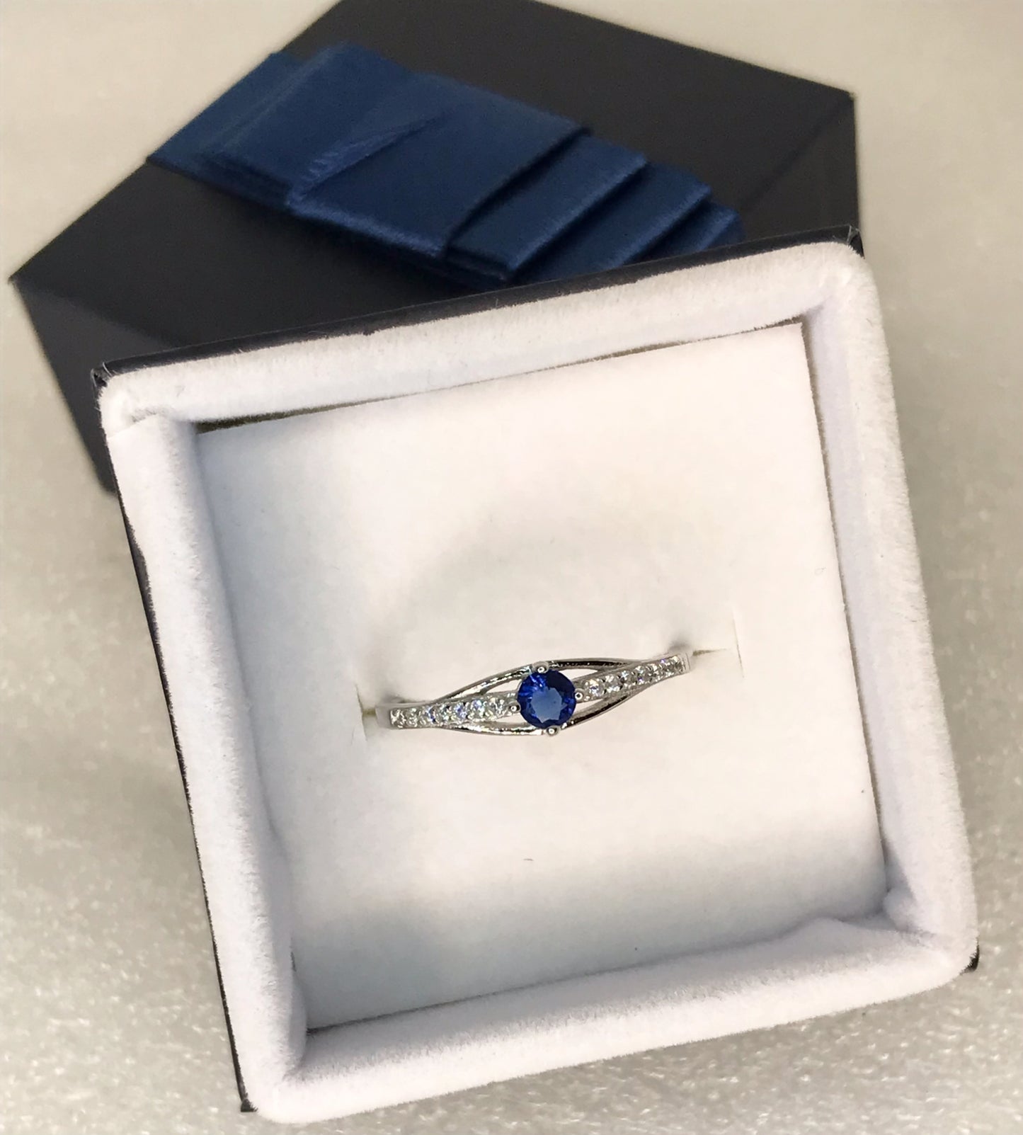 Anillo de Plata 925 con Zirconias