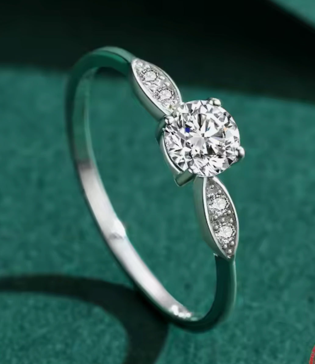 Anillo de Plata con Zirconias