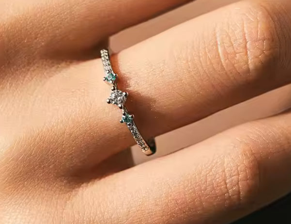 Anillo de Plata 925 con Zirconias