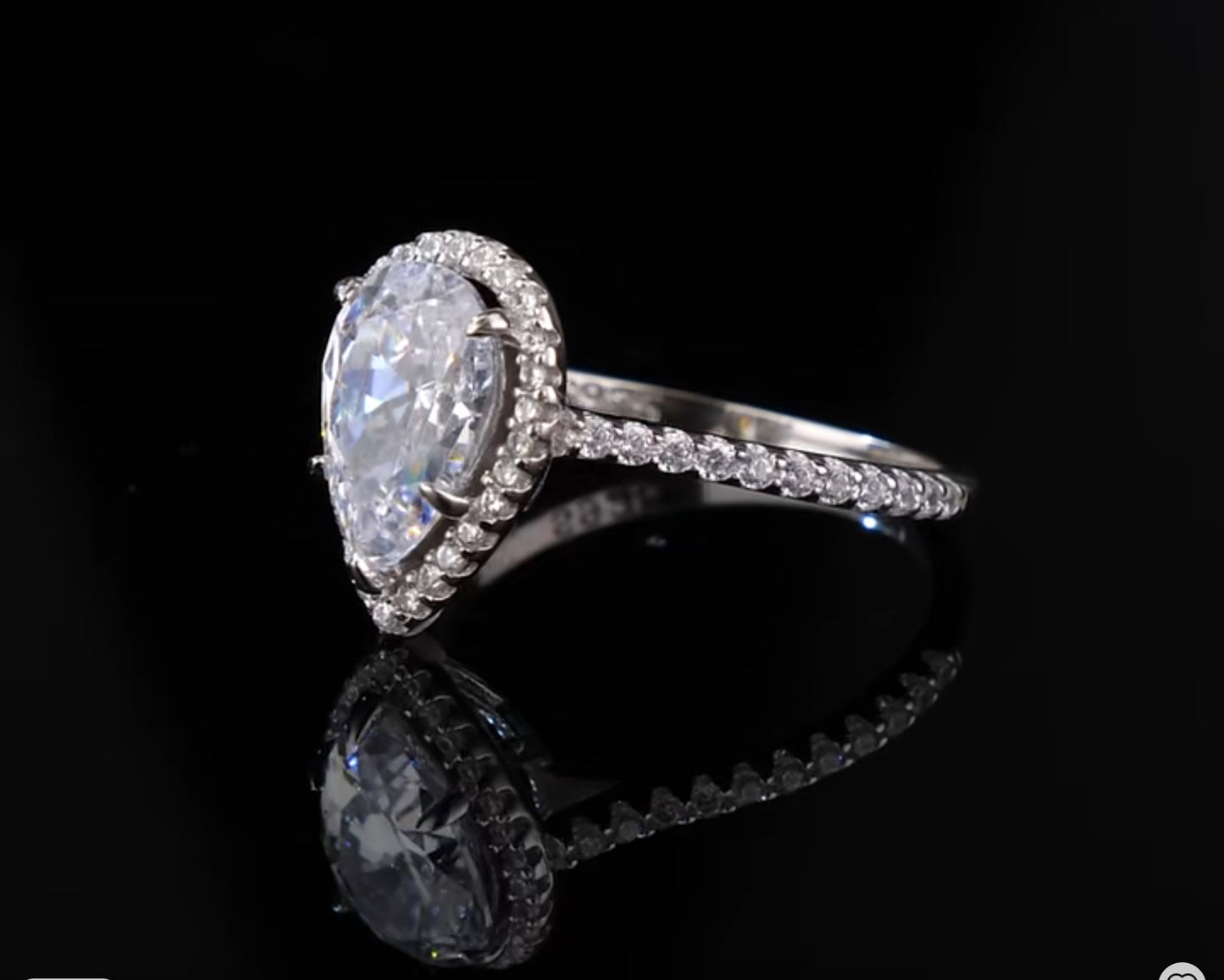 Anillo de Plata 925 con Zirconias modelo Pera