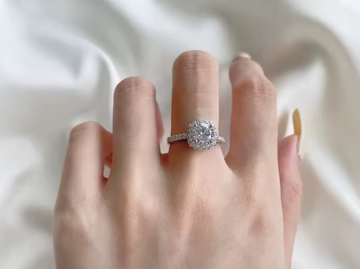 Anillo de Plata 925 con Moissanita y Zirconias