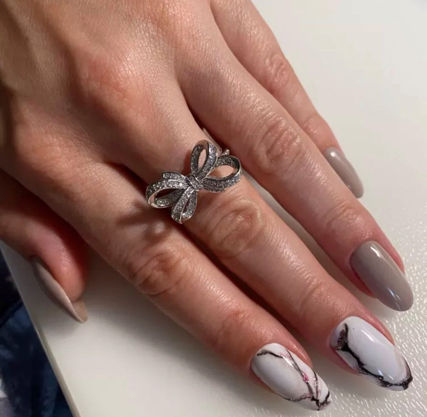 Anillo de Plata 925, con Zirconias, modelo Moño